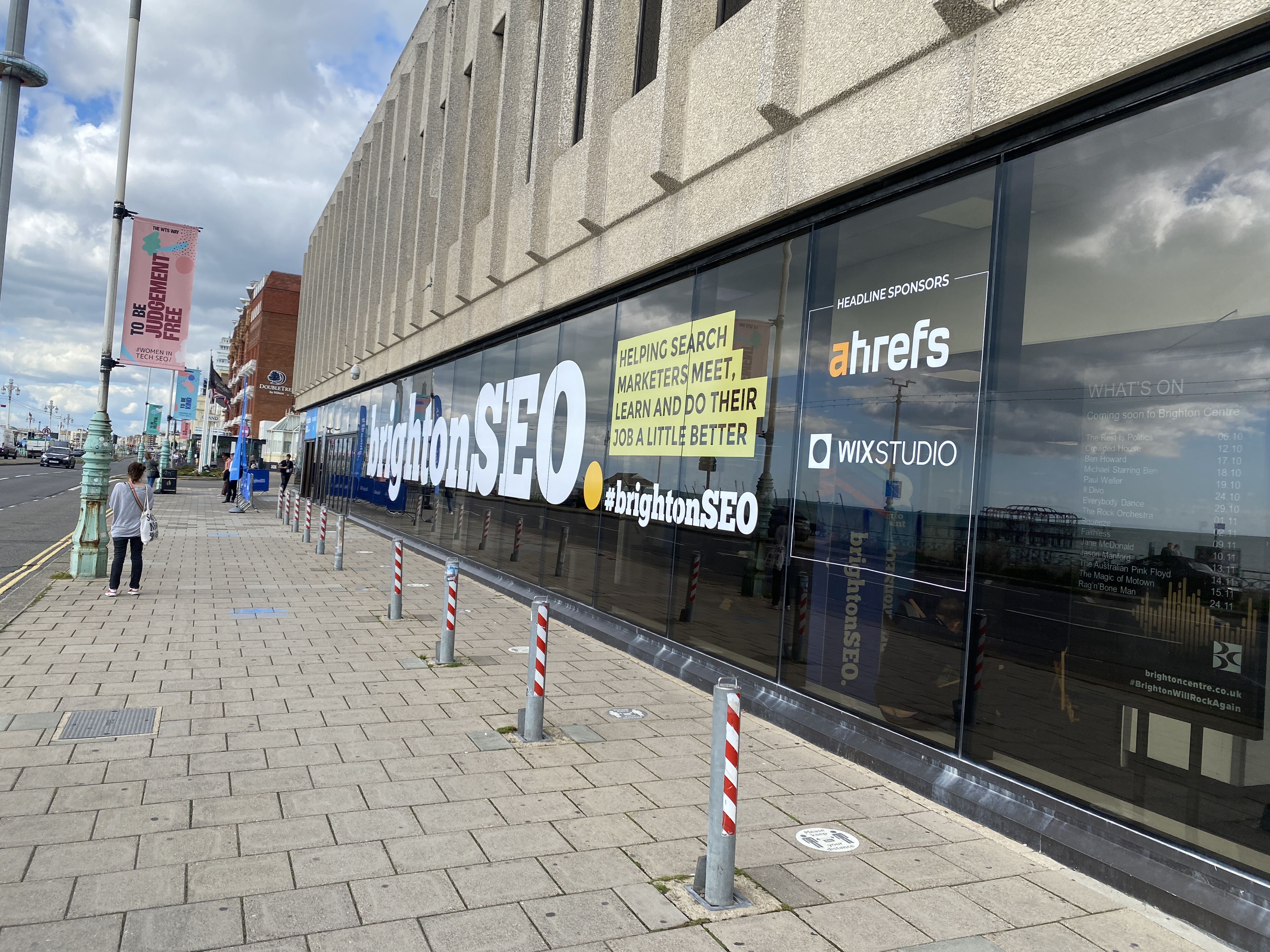 Wow, that was an experience. Claimed to be the world’s biggest search conference it was certainly impressive. The Auditorium was massive and all the sessions